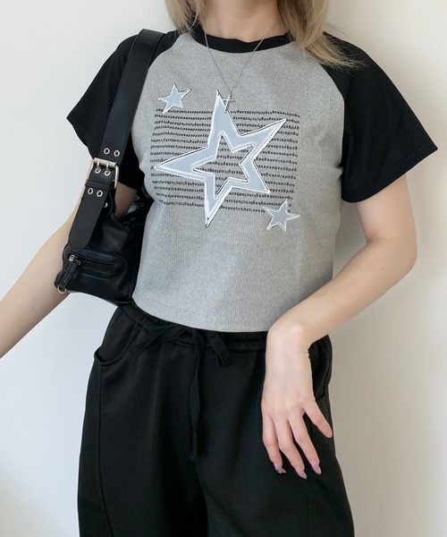 lilful(リルフル)の「スターモチーフレタリングラグランクロップドTシャツ(Tシャツ/カットソー・レディース・グレー・S/M)」の9枚目の写真