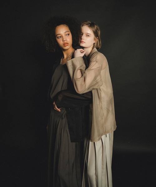 et.UNiVER(エトユニベール)の「Pleats skirt sheer jk set up(ドレス・レディース・ブラウン/ベージュ/ブラック・SMALL/LARGE/MEDIUM)」の8枚目の写真