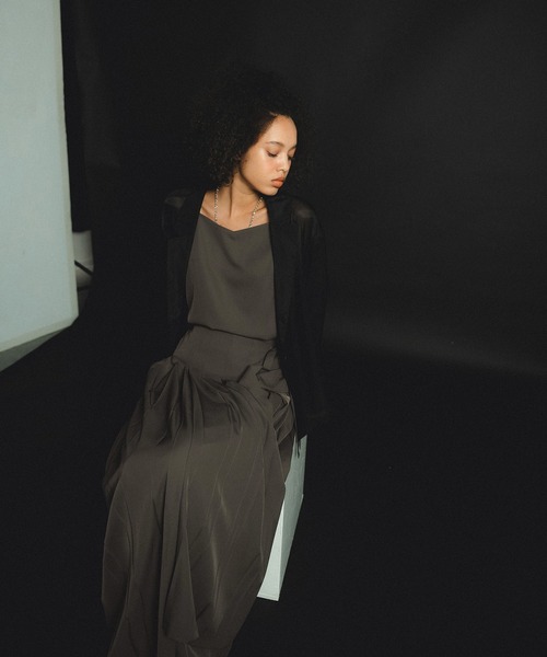 et.UNiVER(エトユニベール)の「Pleats skirt sheer jk set up(ドレス・レディース・ブラウン/ベージュ/ブラック・SMALL/LARGE/MEDIUM)」の4枚目の写真