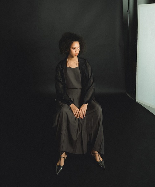 et.UNiVER(エトユニベール)の「Pleats skirt sheer jk set up(ドレス・レディース・ブラウン/ベージュ/ブラック・SMALL/LARGE/MEDIUM)」の6枚目の写真