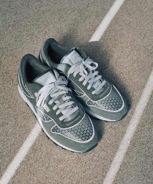 WHITE MOUNTAINEERING（ホワイトマウンテニアリング）の「【White Mountaineering / ホワイトマウンテニアリング】WM × REEBOK CLASSIC LEATHER（スニーカー・メンズ・グレー/キャメル・26.5/27）」の2枚目の写真