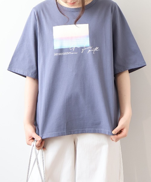 MB mint breeze(エムビーミントブリーズ)の「【L~5L 大きいサイズ】コットン天竺グラフィックTシャツ 半袖 春夏(Tシャツ/カットソー・レディース・オレンジ/オフホワイト/グレー・3L/4L/5L/LL/L)」の3枚目の写真