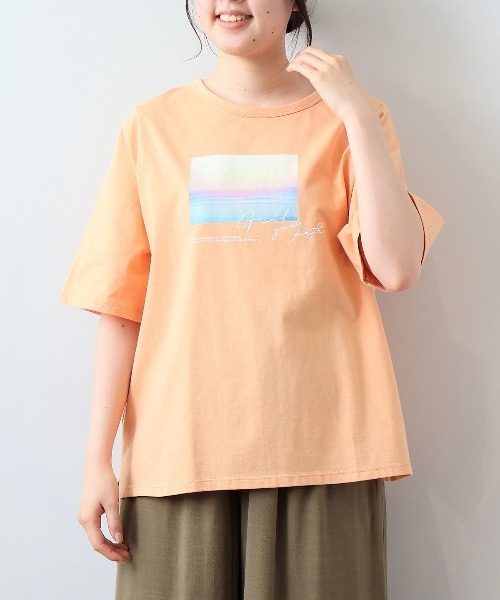 MB mint breeze(エムビーミントブリーズ)の「【L~5L 大きいサイズ】コットン天竺グラフィックTシャツ 半袖 春夏(Tシャツ/カットソー・レディース・オレンジ/オフホワイト/グレー・3L/4L/5L/LL/L)」の1枚目の写真