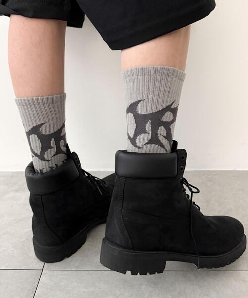 SHORT ROUND（ショートラウンド）の「SHORT ROUND/トライバルロゴソックス（ソックス/靴下・メンズ・ブラック/ホワイト/ライトグレー・FREE）」の3枚目の写真