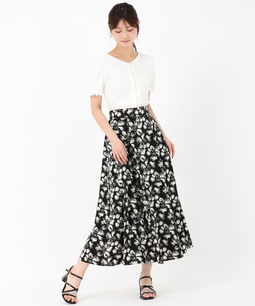 MISCH MASCH(ミッシュマッシュ)の「モノトーンビッグフラワースカート(スカート・レディース・ホワイト/ブラック・S/M)」の4枚目の写真