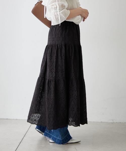continuer de NICE CLAUP（コンティニューデナイスクラップ）の「コットンレースティアードスカート（スカート・レディース・キャメル/オフホワイト/ブラック・FREE）」の19枚目の写真