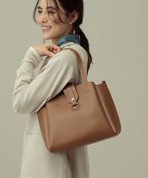 LAKOLE（ラコレ）の「2WAYスクエアベルトトートバッグ / 493914（トートバッグ・レディース・ブラック/グレイッシュベージュ/ブラウン・FREE）」の3枚目の写真