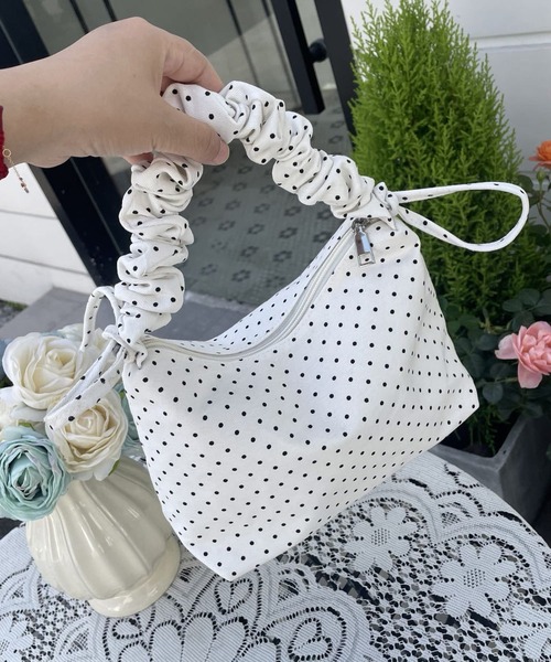 HALEY PESCA(ヘーリーペスカ)の「HALEY PESCA/2Way シャーリングドット柄バッグ(ショルダーバッグ・レディース・ホワイト/ブラック・FREE)」の1枚目の写真