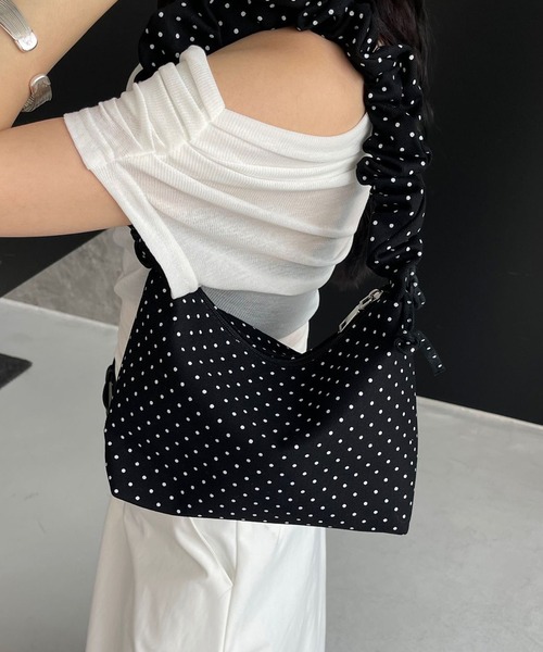 HALEY PESCA(ヘーリーペスカ)の「HALEY PESCA/2Way シャーリングドット柄バッグ(ショルダーバッグ・レディース・ホワイト/ブラック・FREE)」の2枚目の写真