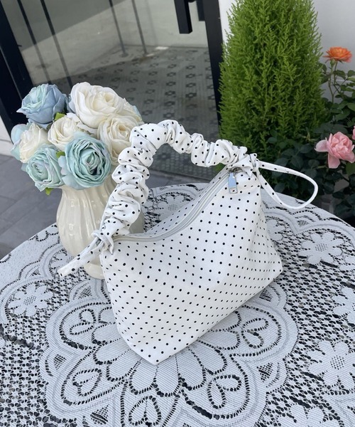 HALEY PESCA(ヘーリーペスカ)の「HALEY PESCA/2Way シャーリングドット柄バッグ(ショルダーバッグ・レディース・ホワイト/ブラック・FREE)」の4枚目の写真