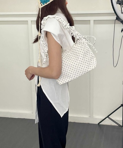 HALEY PESCA(ヘーリーペスカ)の「HALEY PESCA/2Way シャーリングドット柄バッグ(ショルダーバッグ・レディース・ホワイト/ブラック・FREE)」の6枚目の写真