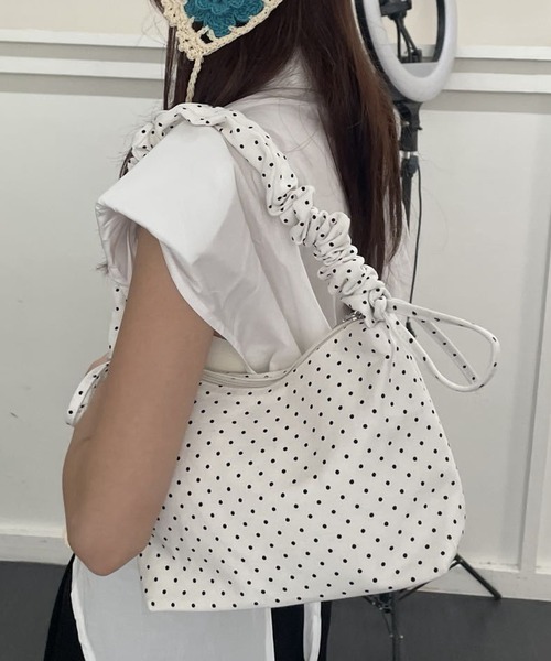 HALEY PESCA(ヘーリーペスカ)の「HALEY PESCA/2Way シャーリングドット柄バッグ(ショルダーバッグ・レディース・ホワイト/ブラック・FREE)」の7枚目の写真