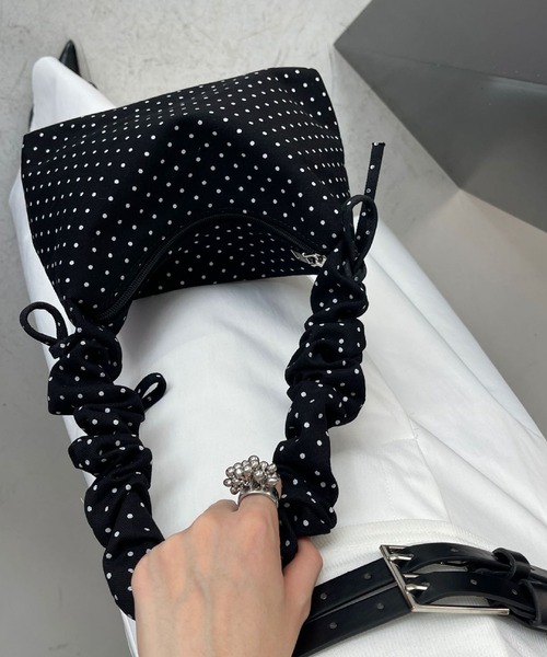 HALEY PESCA(ヘーリーペスカ)の「HALEY PESCA/2Way シャーリングドット柄バッグ(ショルダーバッグ・レディース・ホワイト/ブラック・FREE)」の12枚目の写真