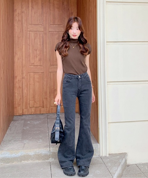 everycoco(エブリーココ)の「ブーツカットデニムパンツ(デニムパンツ・レディース・ライトブルー/ブルー/チャコールグレー・M/L)」の15枚目の写真