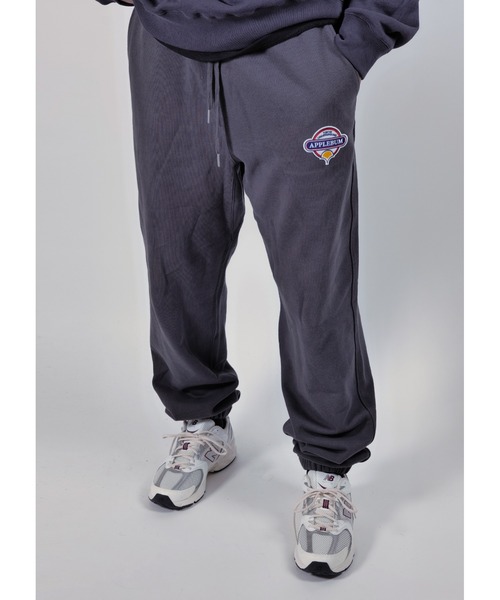 APPLEBUM（アップルバム）の「Wappen Sweat Pants（スウェットパンツ・メンズ・ホワイト/レッド系その他/スミクロ/ネイビー・MEDIUM/LARGE/X-LARGE/XX-LARGE）」の3枚目の写真