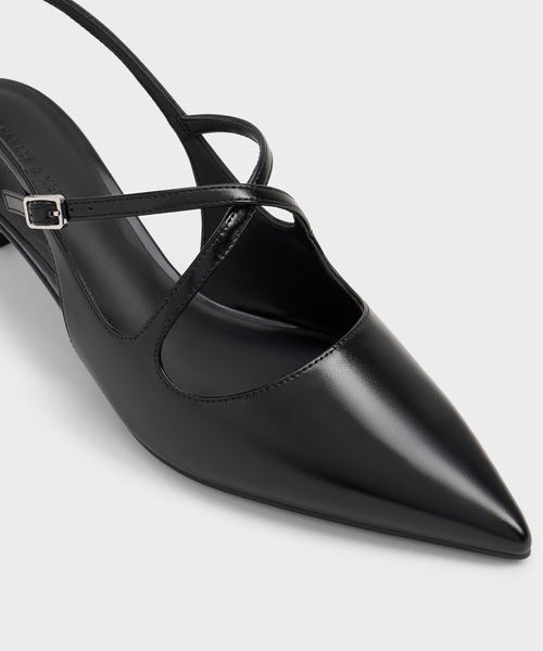 CHARLES & KEITH(チャールズ & キース)の「ポインテッドトゥ クロスオーバースリングバックキトゥンヒール(パンプス・レディース・ブラック/オフホワイト/マルーン・22cm/22.5cm/23cm/23.5cm/24.5cm/25cm/25.5cm/26.5cm)」の6枚目の写真