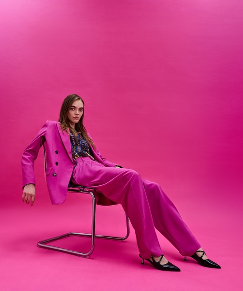 CHARLES & KEITH(チャールズ & キース)の「ポインテッドトゥ クロスオーバースリングバックキトゥンヒール(パンプス・レディース・ブラック/オフホワイト/マルーン・22cm/22.5cm/23cm/23.5cm/24.5cm/25cm/25.5cm/26.5cm)」の22枚目の写真