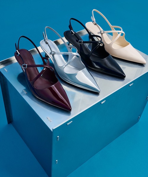 CHARLES & KEITH(チャールズ & キース)の「ポインテッドトゥ クロスオーバースリングバックキトゥンヒール(パンプス・レディース・ブラック/オフホワイト/マルーン・22cm/22.5cm/23cm/23.5cm/24.5cm/25cm/25.5cm/26.5cm)」の17枚目の写真