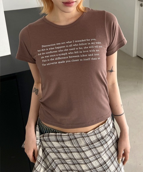4INT.(フォイント)の「ミニマル レタリング クロップド 半袖 Tシャツ(Tシャツ/カットソー・レディース・ホワイト/ブラウン/グレー/ブラック/ライトブルー・FREE)」の5枚目の写真