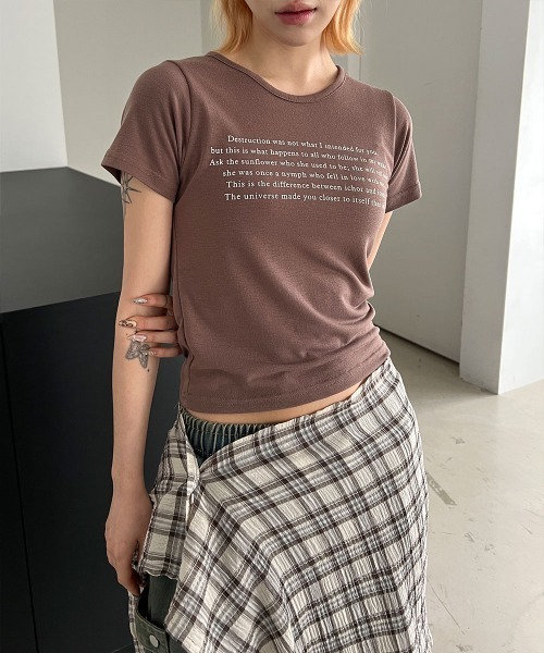4INT.(フォイント)の「ミニマル レタリング クロップド 半袖 Tシャツ(Tシャツ/カットソー・レディース・ホワイト/ブラウン/グレー/ブラック/ライトブルー・FREE)」の15枚目の写真