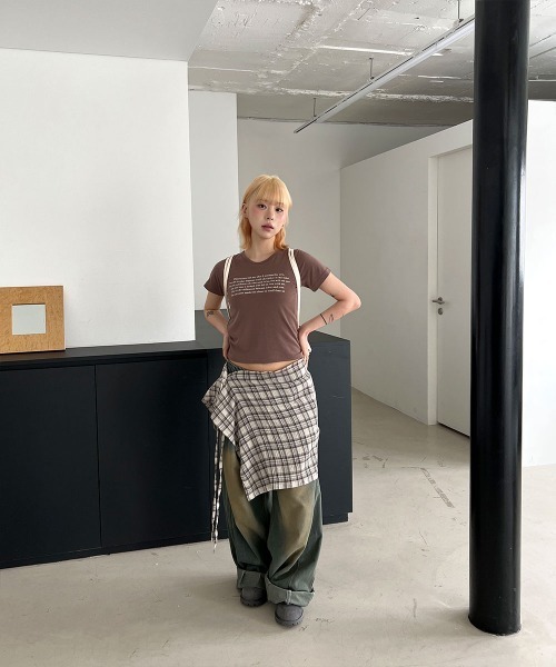 4INT.(フォイント)の「ミニマル レタリング クロップド 半袖 Tシャツ(Tシャツ/カットソー・レディース・ホワイト/ブラウン/グレー/ブラック/ライトブルー・FREE)」の17枚目の写真