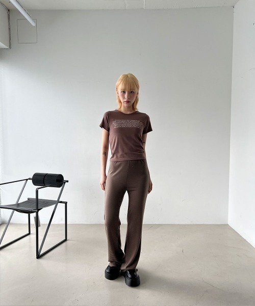 4INT.(フォイント)の「ミニマル レタリング クロップド 半袖 Tシャツ(Tシャツ/カットソー・レディース・ホワイト/ブラウン/グレー/ブラック/ライトブルー・FREE)」の18枚目の写真