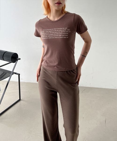 4INT.(フォイント)の「ミニマル レタリング クロップド 半袖 Tシャツ(Tシャツ/カットソー・レディース・ホワイト/ブラウン/グレー/ブラック/ライトブルー・FREE)」の20枚目の写真
