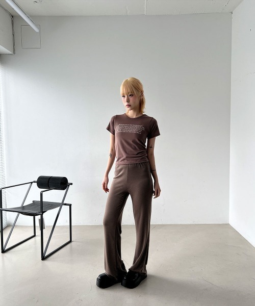 4INT.(フォイント)の「ミニマル レタリング クロップド 半袖 Tシャツ(Tシャツ/カットソー・レディース・ホワイト/ブラウン/グレー/ブラック/ライトブルー・FREE)」の21枚目の写真