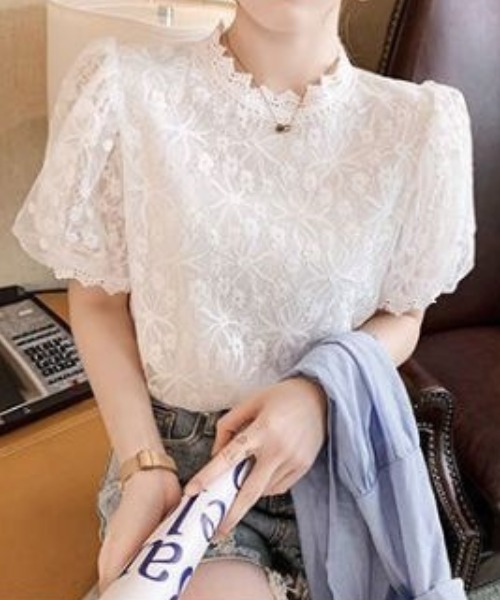 Total‑lace puffsleeve elegant blouse