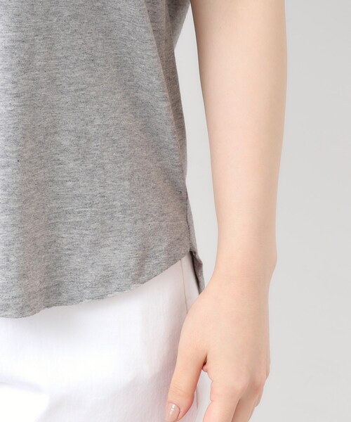 LAURA ASHLEY（ローラアシュレイ）の「【接触冷感/UVカット／コットン100％】ストウ柄 Tシャツ（Tシャツ/カットソー・レディース・ブラック/ライトグレー/オフホワイト・40/38）」の4枚目の写真