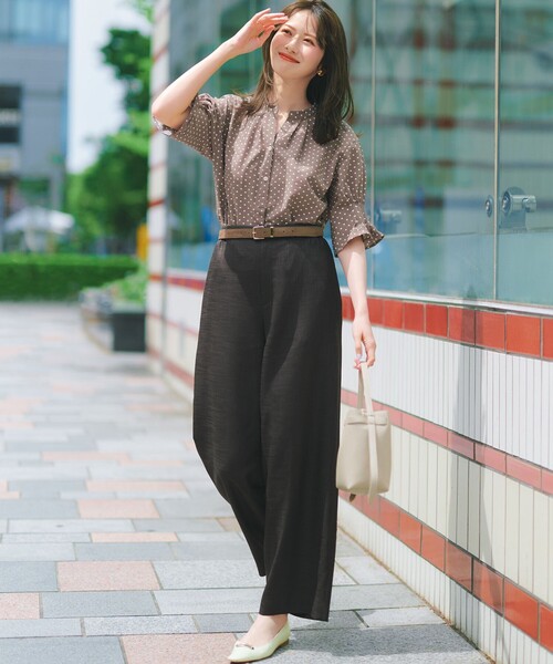 23区 S(ニジュウサンクチイサイサイズ)の「ドットプリント サッカー ブラウス(シャツ/ブラウス・レディース・ブラック系1/ネイビー系1/ベージュ系1/ネイビー系/ブラウン系・32)」の8枚目の写真