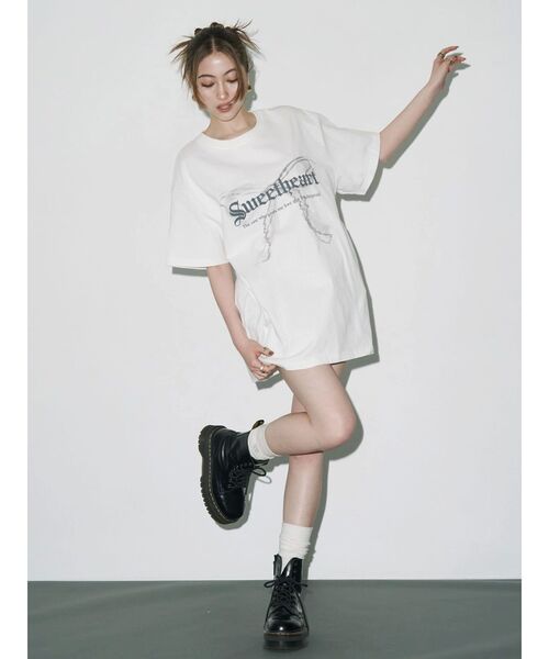 EVRIS（エヴリス）の「フロントリボングラフィックBIG Tシャツ（Tシャツ/カットソー・レディース・ホワイト/レッド/ブラック・FREE）」の9枚目の写真