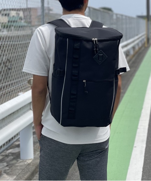 BACKYARD FAMILY(バックヤードファミリー)の「UNITED CLASSY ボックスリュック(バックパック/リュック・レディース・ブラック/グレー/ネイビー・FREE)」の6枚目の写真