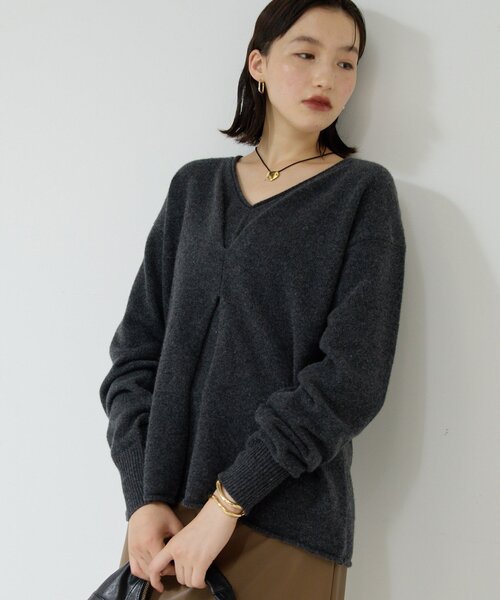 GALLARDAGALANTE（ガリャルダガランテ）の「ウールカシミヤタックVプルオーバー（ニット/セーター・レディース・チャコールグレー/ベージュ・FREE）」の7枚目の写真