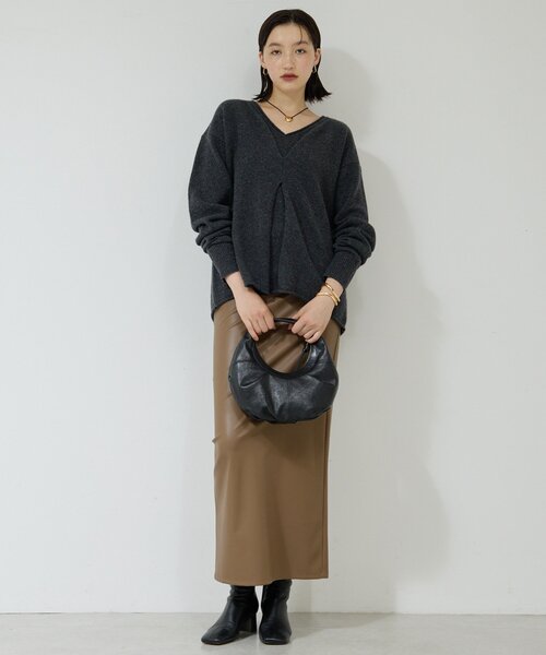 GALLARDAGALANTE（ガリャルダガランテ）の「ウールカシミヤタックVプルオーバー（ニット/セーター・レディース・チャコールグレー/ベージュ・FREE）」の9枚目の写真