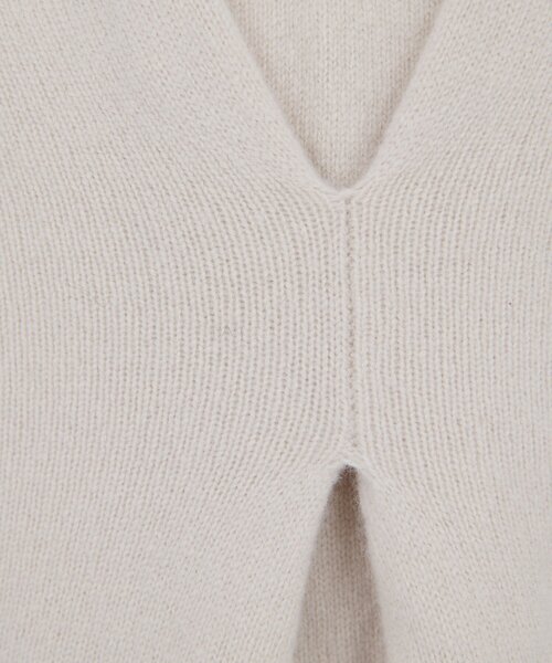GALLARDAGALANTE（ガリャルダガランテ）の「ウールカシミヤタックVプルオーバー（ニット/セーター・レディース・チャコールグレー/ベージュ・FREE）」の4枚目の写真