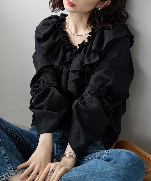 スタンドフリルボリュームスリーブブラウス