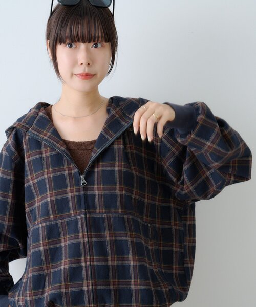 WHIMSIC（ウィムジック）の「【UNISEX】チェックジップフーディーシャツ（シャツ/ブラウス・メンズ・ベージュ/ネイビー/ブラック・FREE）」の4枚目の写真
