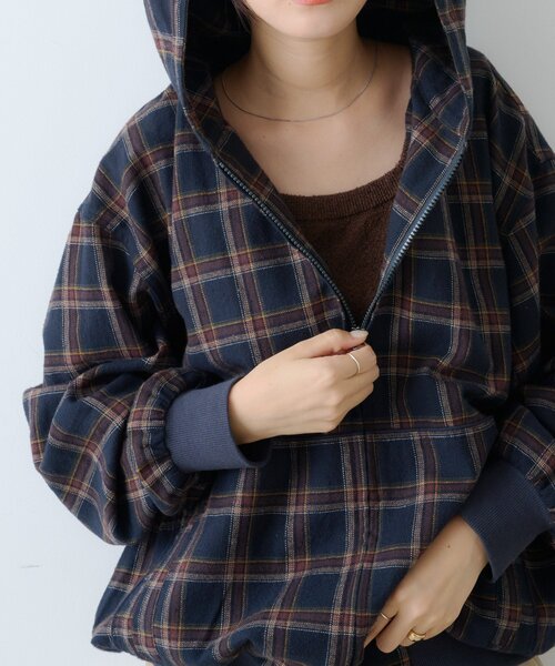 WHIMSIC（ウィムジック）の「【UNISEX】チェックジップフーディーシャツ（シャツ/ブラウス・メンズ・ベージュ/ネイビー/ブラック・FREE）」の5枚目の写真