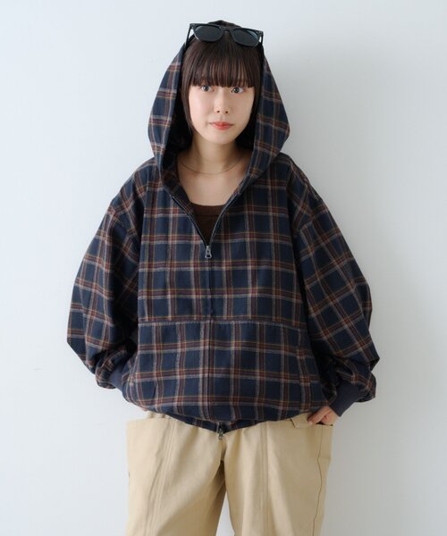 WHIMSIC（ウィムジック）の「【UNISEX】チェックジップフーディーシャツ（シャツ/ブラウス・メンズ・ベージュ/ネイビー/ブラック・FREE）」の6枚目の写真