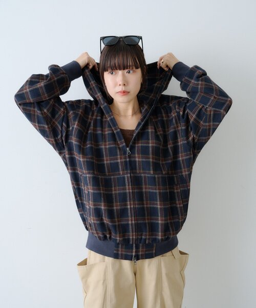 WHIMSIC（ウィムジック）の「【UNISEX】チェックジップフーディーシャツ（シャツ/ブラウス・メンズ・ベージュ/ネイビー/ブラック・FREE）」の7枚目の写真