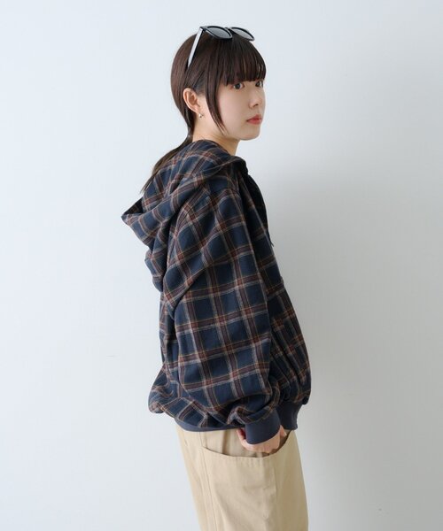 WHIMSIC（ウィムジック）の「【UNISEX】チェックジップフーディーシャツ（シャツ/ブラウス・メンズ・ベージュ/ネイビー/ブラック・FREE）」の9枚目の写真
