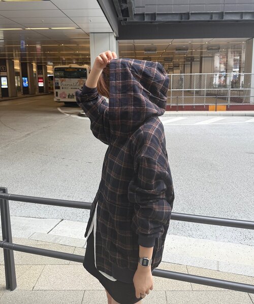 WHIMSIC（ウィムジック）の「【UNISEX】チェックジップフーディーシャツ（シャツ/ブラウス・メンズ・ベージュ/ネイビー/ブラック・FREE）」の13枚目の写真