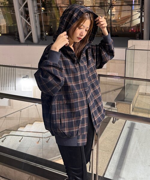 WHIMSIC（ウィムジック）の「【UNISEX】チェックジップフーディーシャツ（シャツ/ブラウス・メンズ・ベージュ/ネイビー/ブラック・FREE）」の16枚目の写真