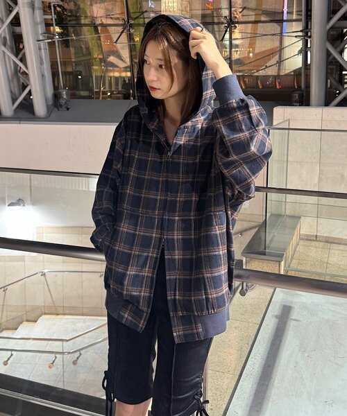 WHIMSIC（ウィムジック）の「【UNISEX】チェックジップフーディーシャツ（シャツ/ブラウス・メンズ・ベージュ/ネイビー/ブラック・FREE）」の18枚目の写真