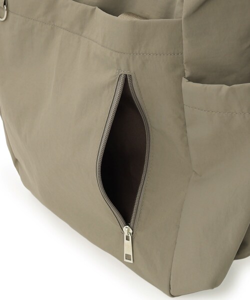 SHOO・LA・RUE（シューラルー）の「【撥水】トートにもなる2WAYリュック（バックパック/リュック・レディース・グレー/ブラック・00）」の20枚目の写真