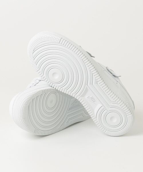 NIKE(ナイキ)の「W AIR FORCE 1 LO(スニーカー・レディース・ホワイト・23.0cm/23.5cm/24.0cm/24.5cm/25.0cm/22.5cm/26.0cm/25.5cm/28.0cm/27.5cm/26.5cm)」の3枚目の写真
