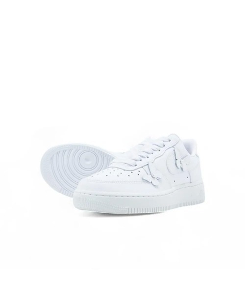 NIKE(ナイキ)の「W AIR FORCE 1 LO(スニーカー・レディース・ホワイト・23.0cm/23.5cm/24.0cm/24.5cm/25.0cm/22.5cm/26.0cm/25.5cm/28.0cm/27.5cm/26.5cm)」の1枚目の写真