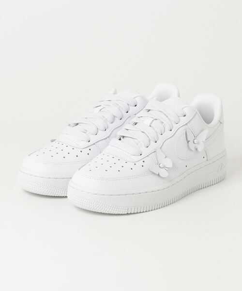 NIKE(ナイキ)の「W AIR FORCE 1 LO(スニーカー・レディース・ホワイト・23.0cm/23.5cm/24.0cm/24.5cm/25.0cm/22.5cm/26.0cm/25.5cm/28.0cm/27.5cm/26.5cm)」の7枚目の写真
