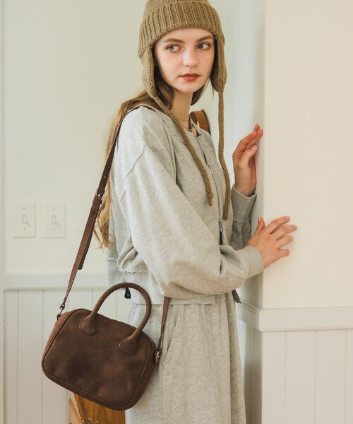 RETRO GIRL（レトロガール）の「スクエアショルダーバッグ（ショルダーバッグ・レディース・ブラック/レッド/ブラウン・ONE SIZE）」の2枚目の写真